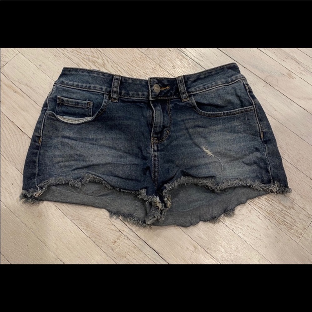 Pink Victoria secret denim shorts. Size 4.  
Gu